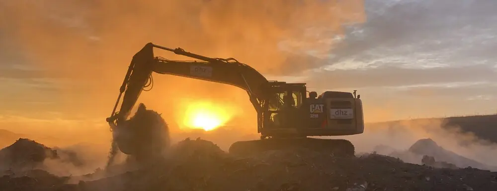 Bagger Sonnenaufgang Schlacke